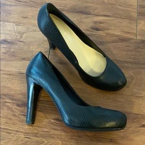 Franco Sarto Black Pumps